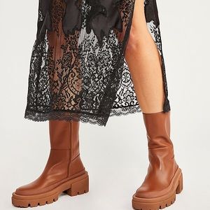 NWT Mason Mid Lug Sole Boots